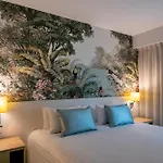 Residence Hoteliere Chambord Au Coeur De Menton - Entierement Renovee